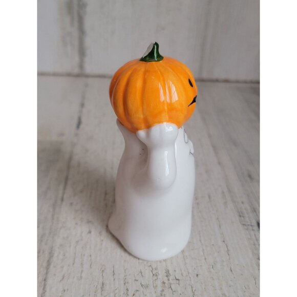 Vintage ceramic ghost holding pumpkin Halloween figure - Picture 5 of 6